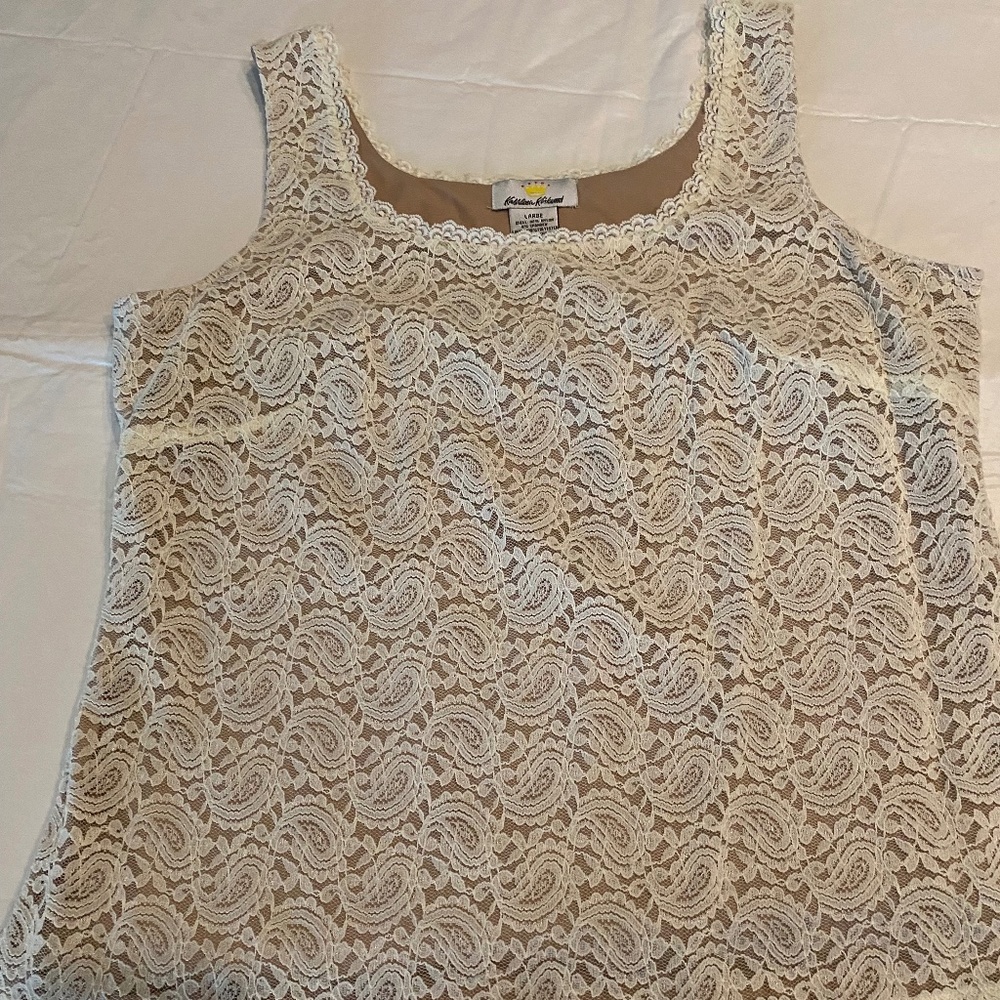 Beautiful new never worn lace sleeveless, shell fully lined